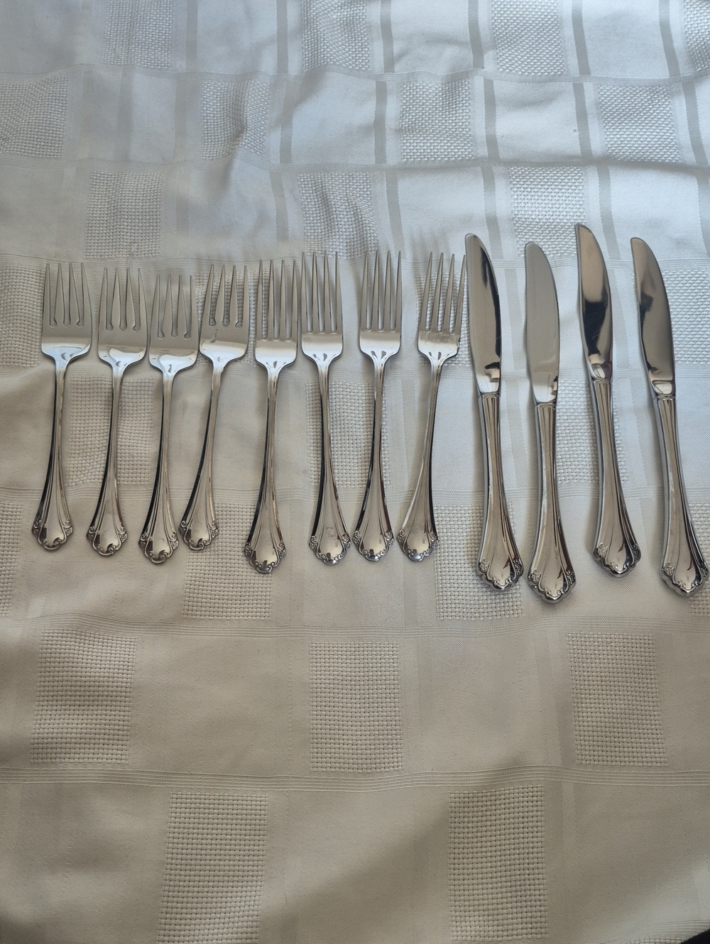 Oneida Carved-Edge Stainless Steel Dinner Forks & Knives Set - Silver